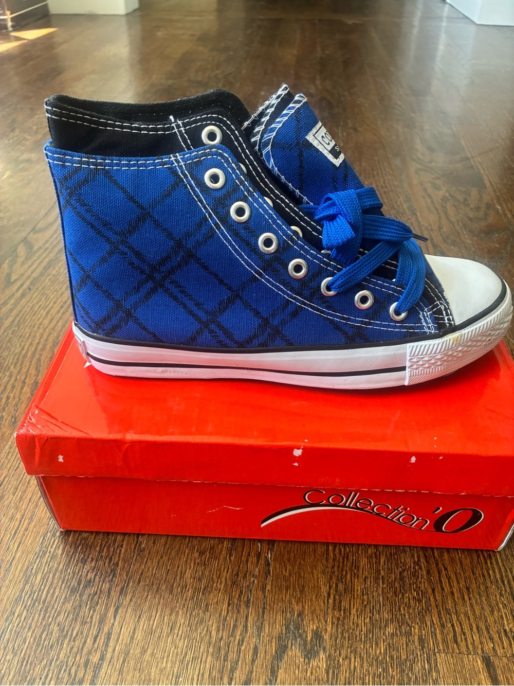 Collection O’s Adorable High Tops, women’s size 7. Brand new in box